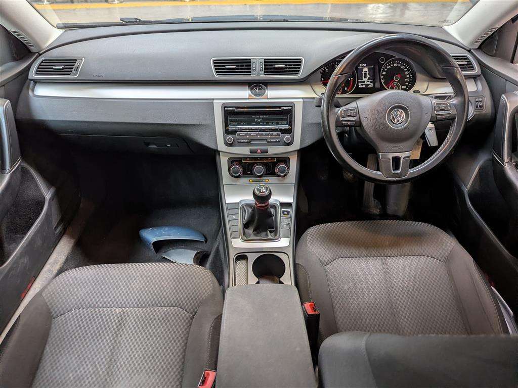 <p>2011 VOLKSWAGEN PASSAT S BLUEMOTION TECH</p>