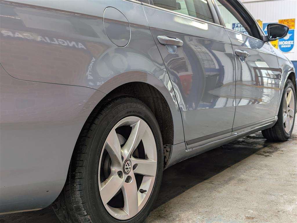 <p>2011 VOLKSWAGEN PASSAT S BLUEMOTION TECH</p>