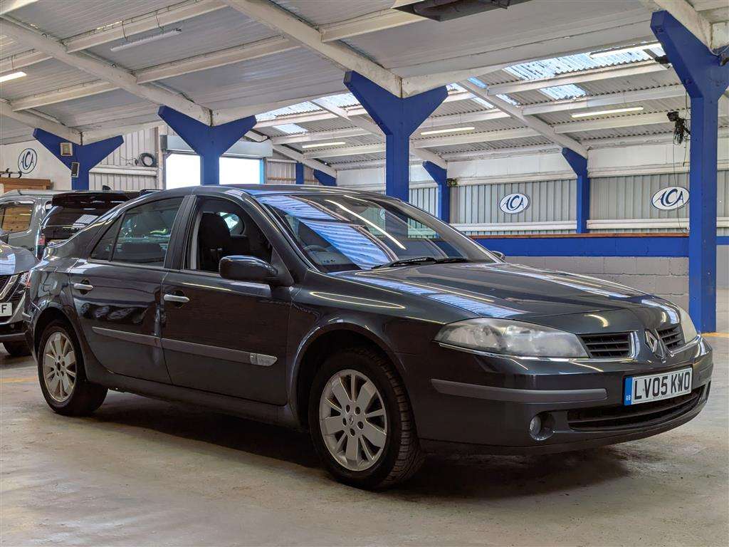 <p>2005 RENAULT LAGUNA DYNAMIQUE DCI 120</p>