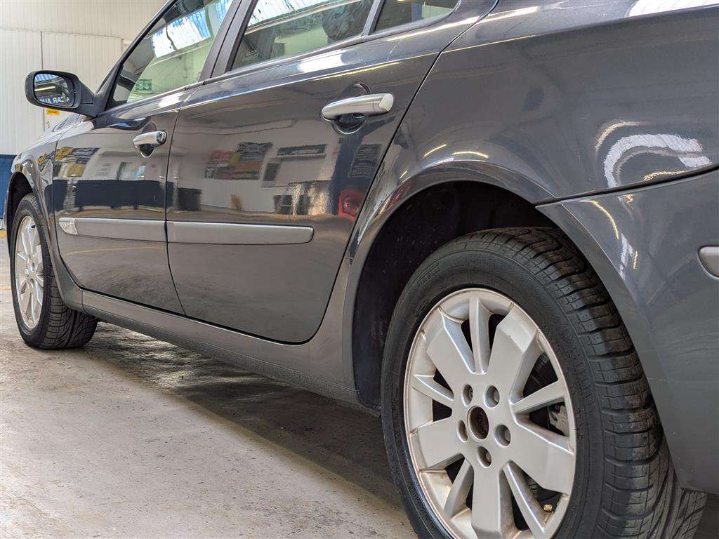 <p>2005 RENAULT LAGUNA DYNAMIQUE DCI 120</p>