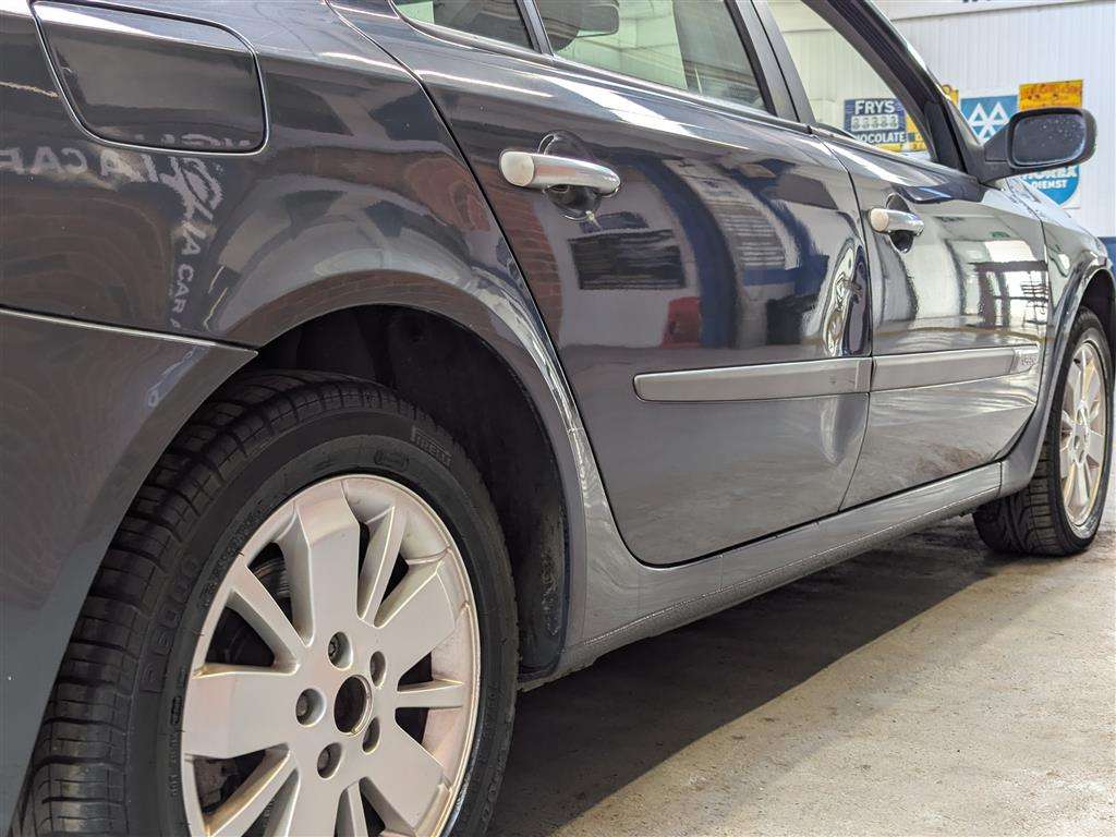 <p>2005 RENAULT LAGUNA DYNAMIQUE DCI 120</p>