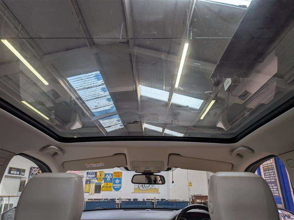 <p>2015 LAND ROVER DISCOVERY SPORT LUX HSE S</p>