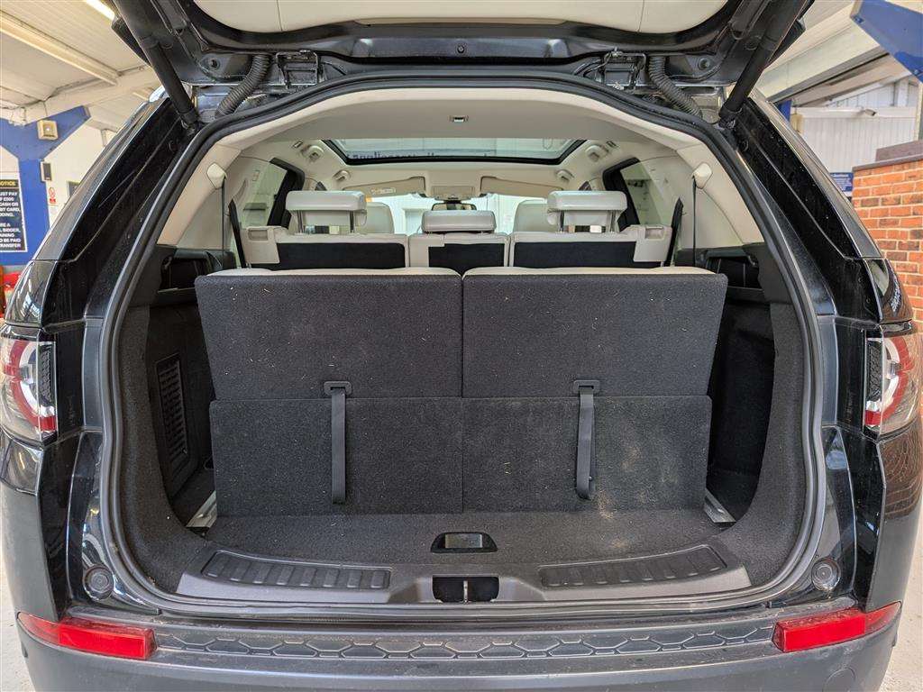 <p>2015 LAND ROVER DISCOVERY SPORT LUX HSE S</p>