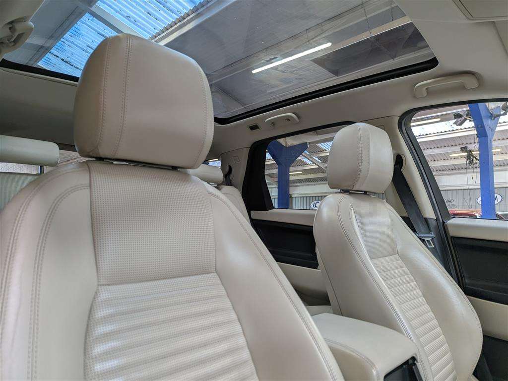 <p>2015 LAND ROVER DISCOVERY SPORT LUX HSE S</p>