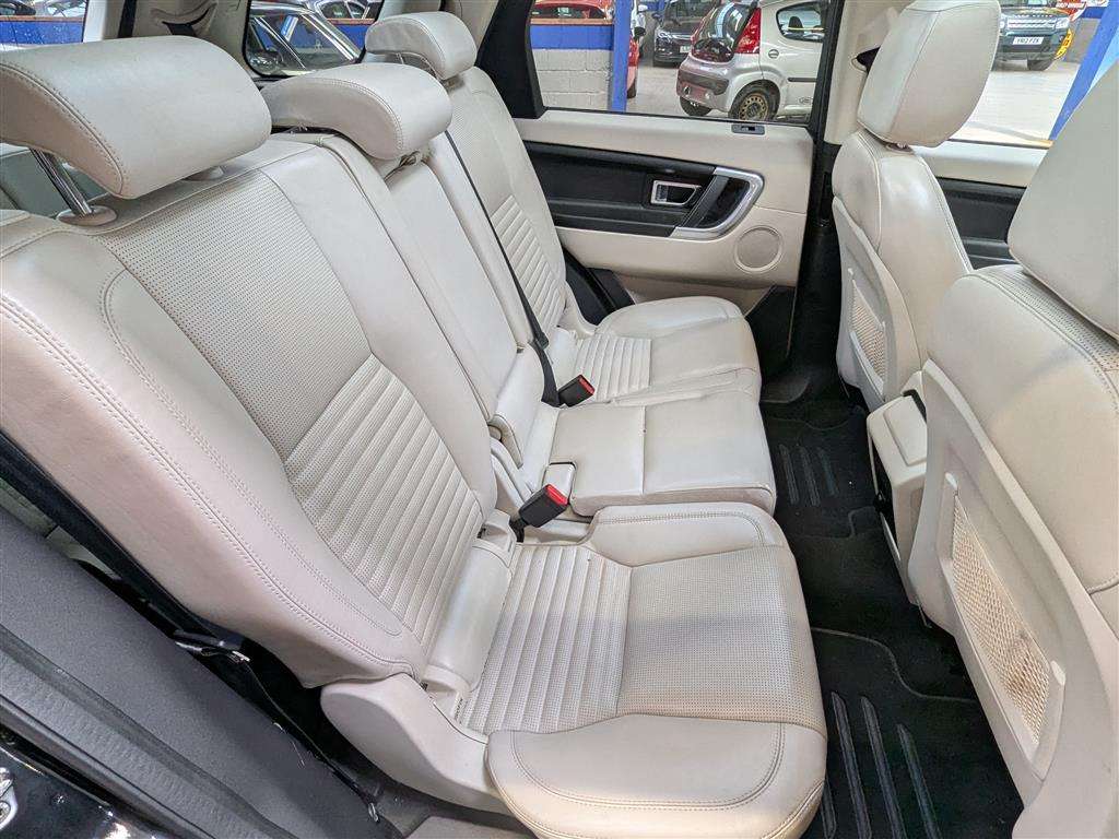 <p>2015 LAND ROVER DISCOVERY SPORT LUX HSE S</p>