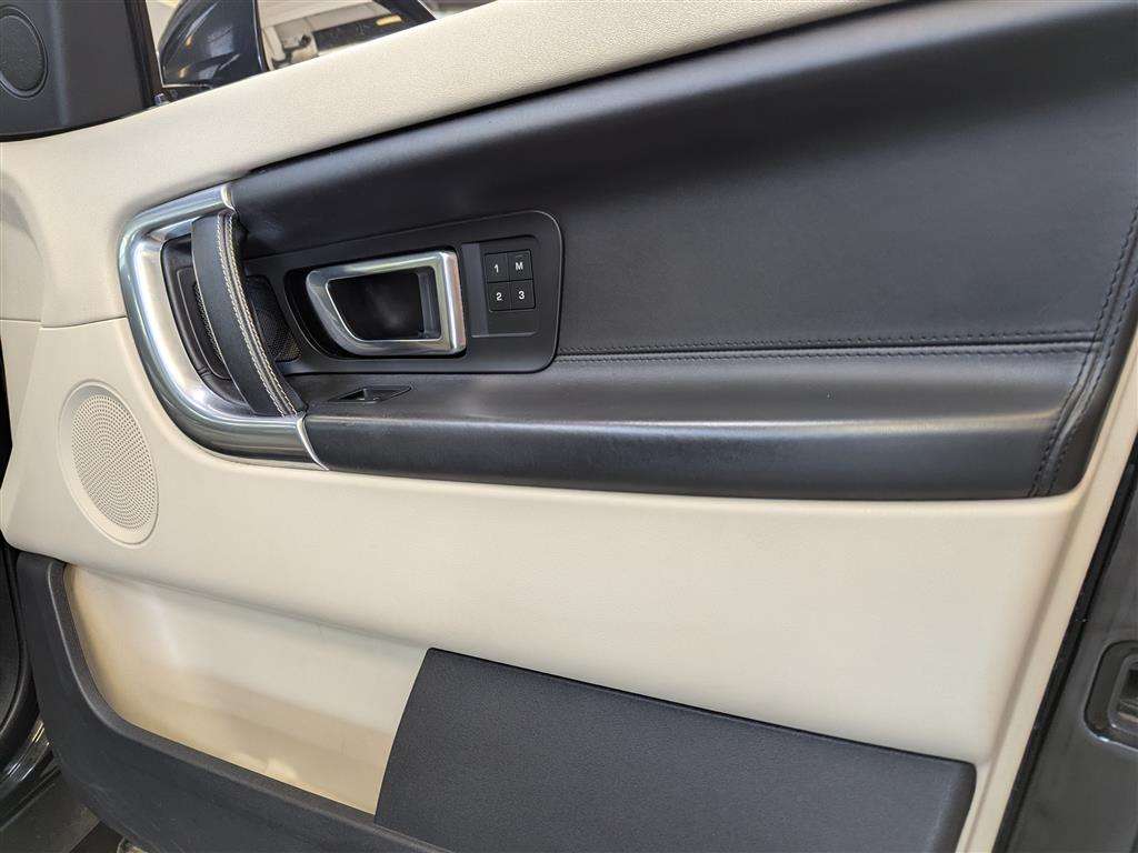 <p>2015 LAND ROVER DISCOVERY SPORT LUX HSE S</p>
