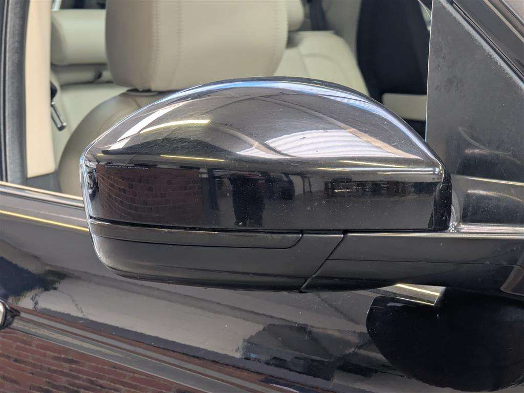 <p>2015 LAND ROVER DISCOVERY SPORT LUX HSE S</p>