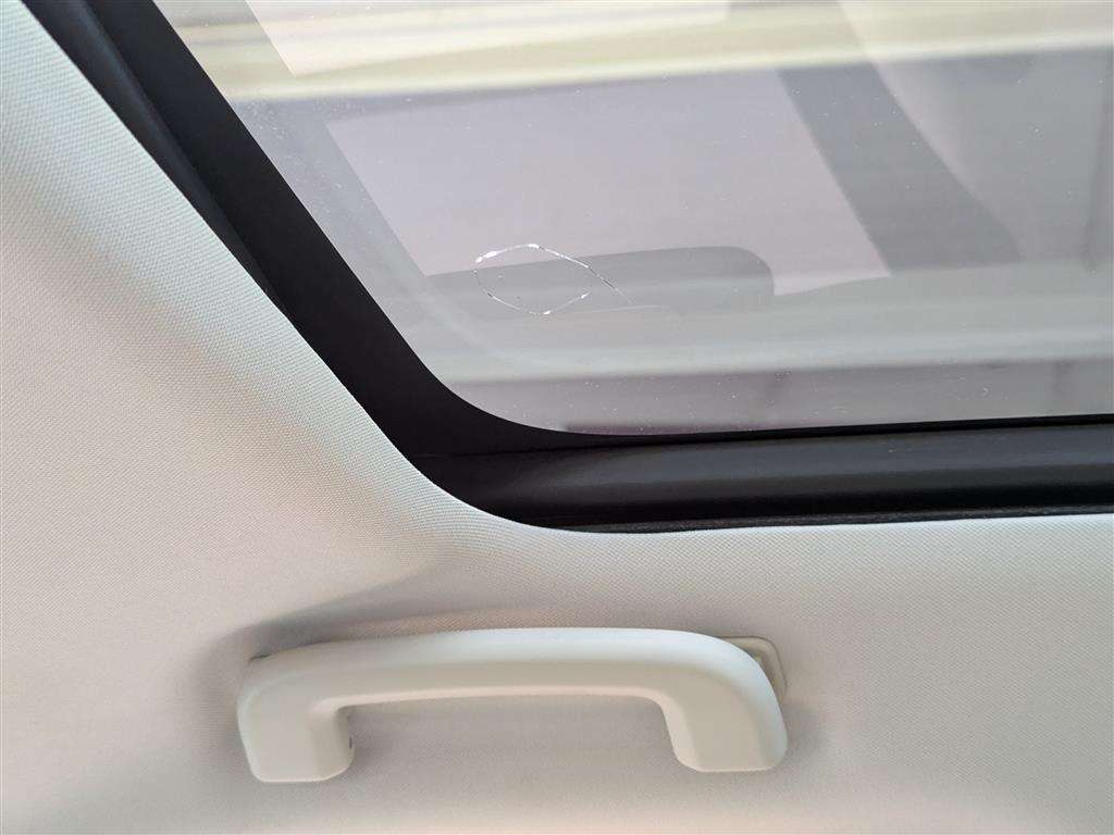 <p>2015 LAND ROVER DISCOVERY SPORT LUX HSE S</p>