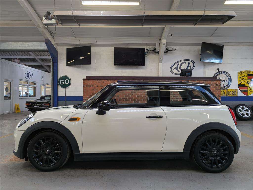 <p>2016 MINI ONE</p>