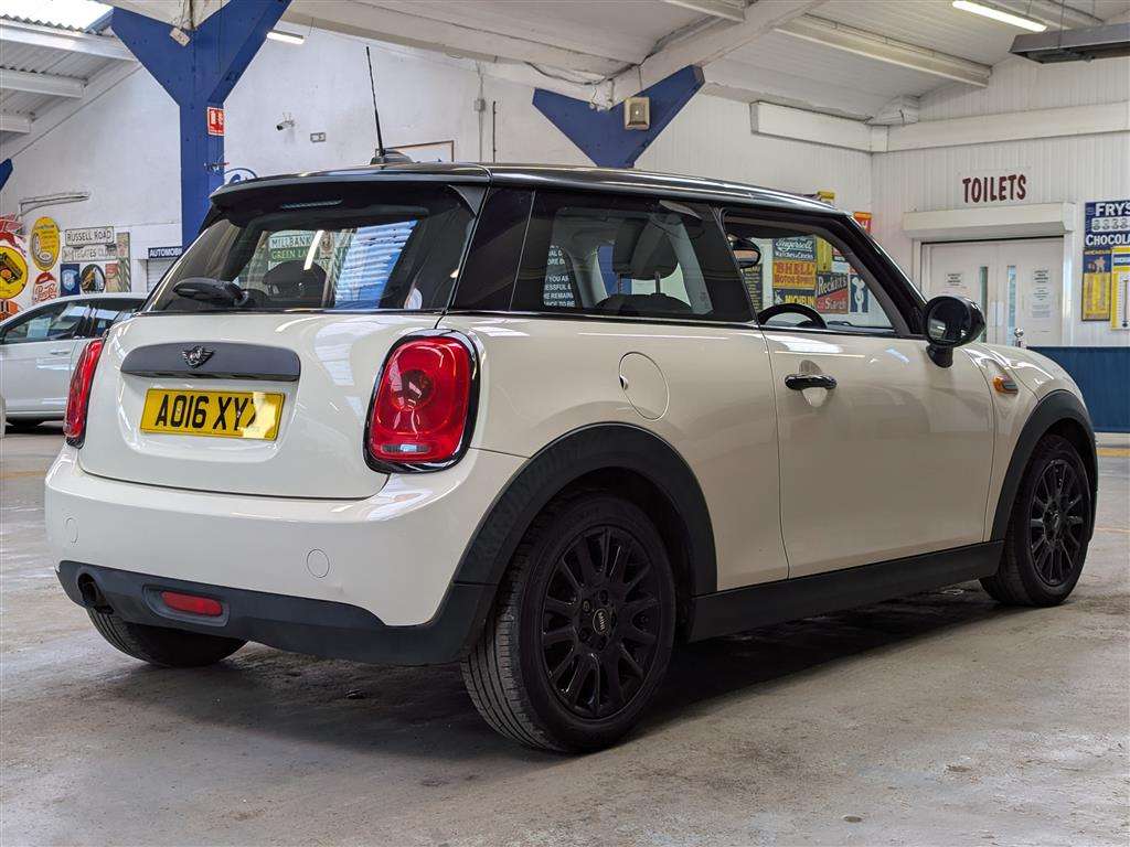 <p>2016 MINI ONE</p>