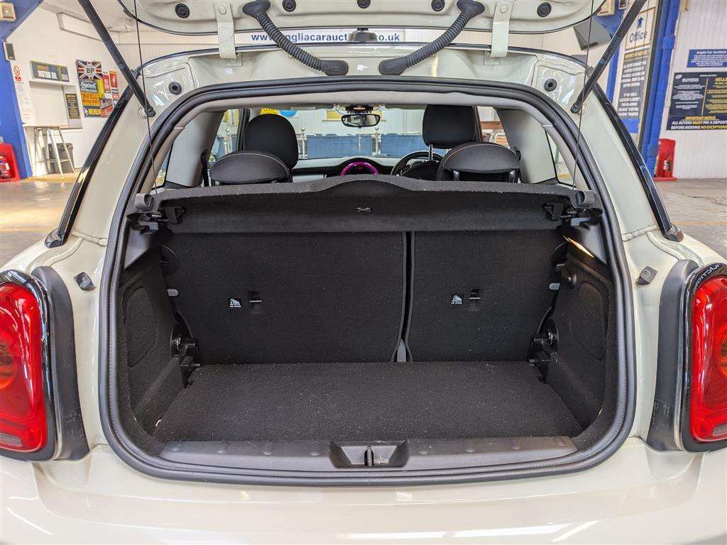 <p>2016 MINI ONE</p>