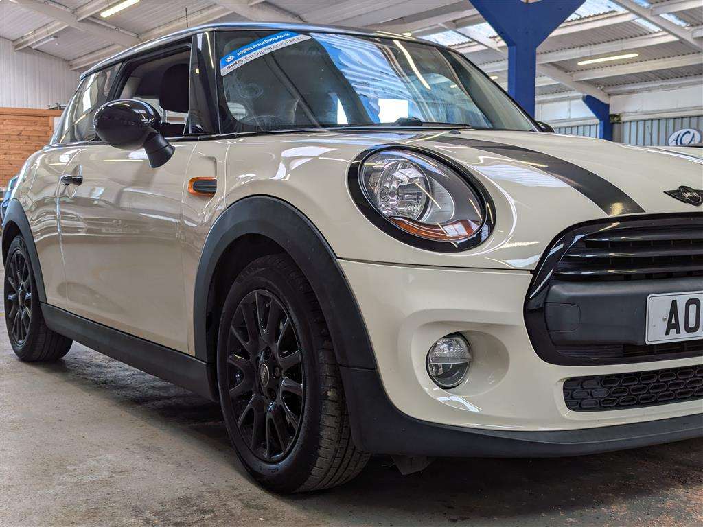 <p>2016 MINI ONE</p>