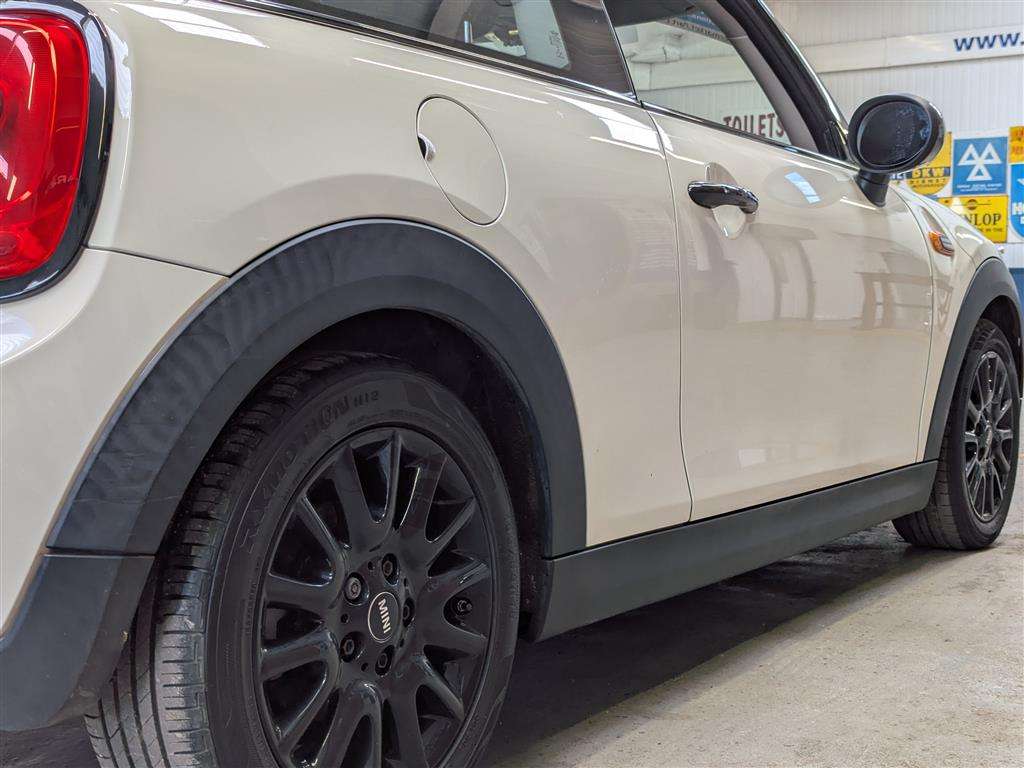 <p>2016 MINI ONE</p>