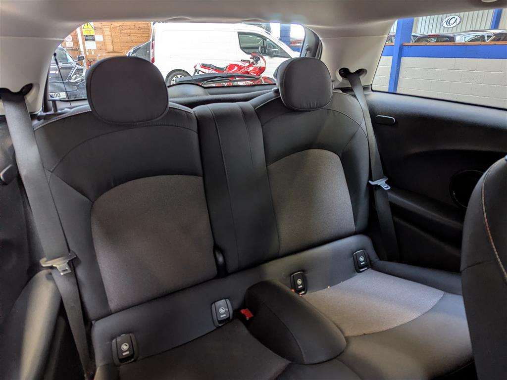 <p>2016 MINI ONE</p>