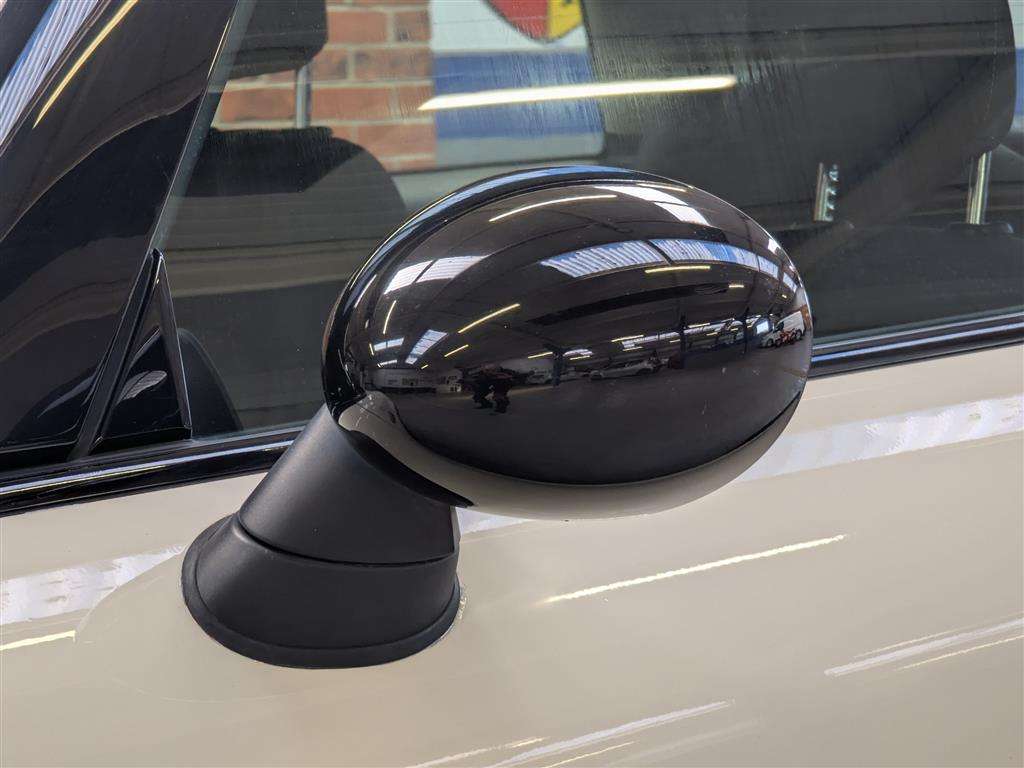 <p>2016 MINI ONE</p>