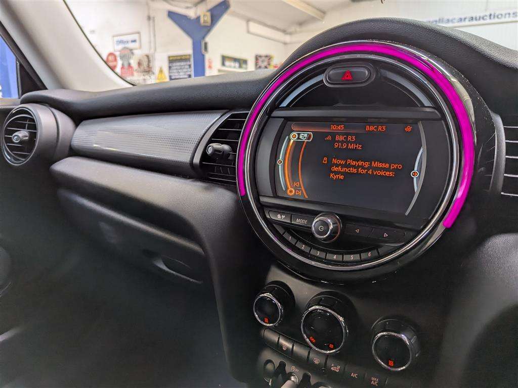 <p>2016 MINI ONE</p>