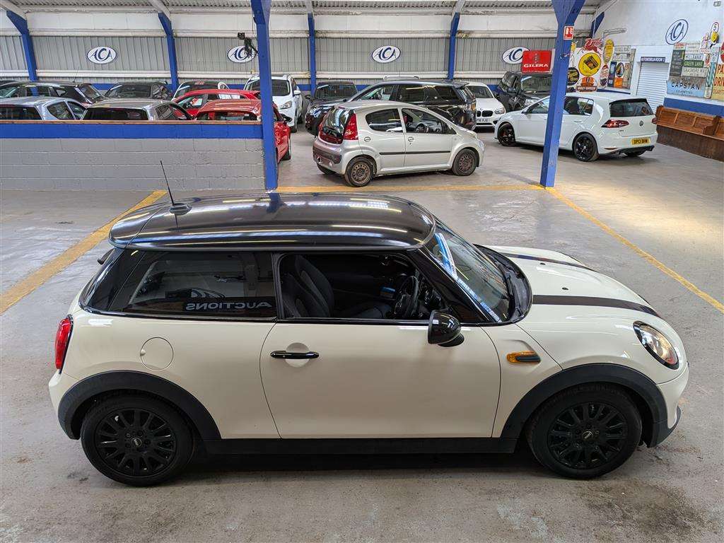 <p>2016 MINI ONE</p>