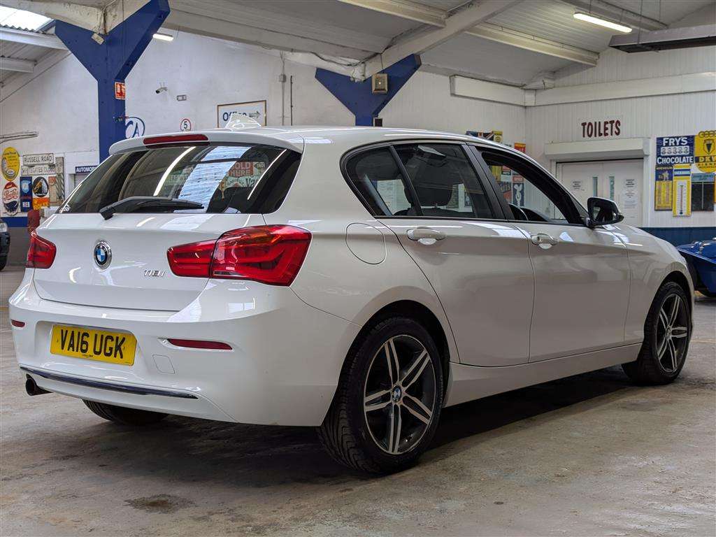 <p>2016 BMW 118I SPORT</p>