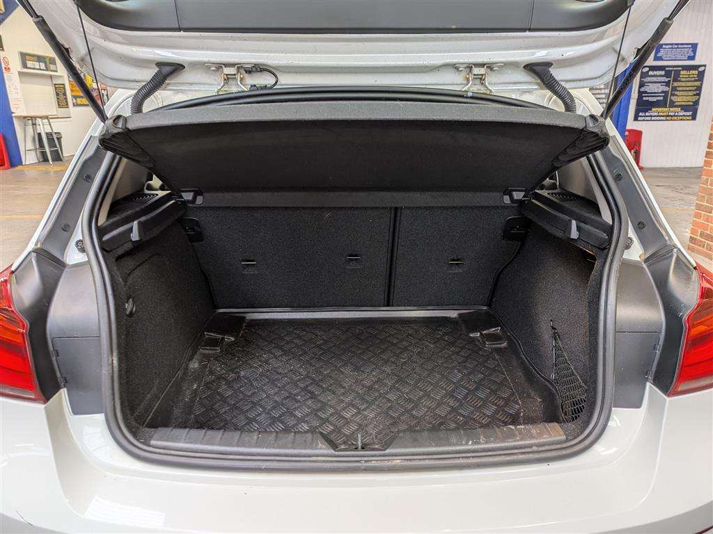 <p>2016 BMW 118I SPORT</p>