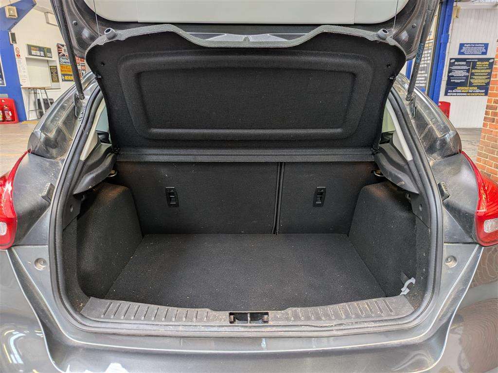 <p>2016 FORD FOCUS ZETEC</p>