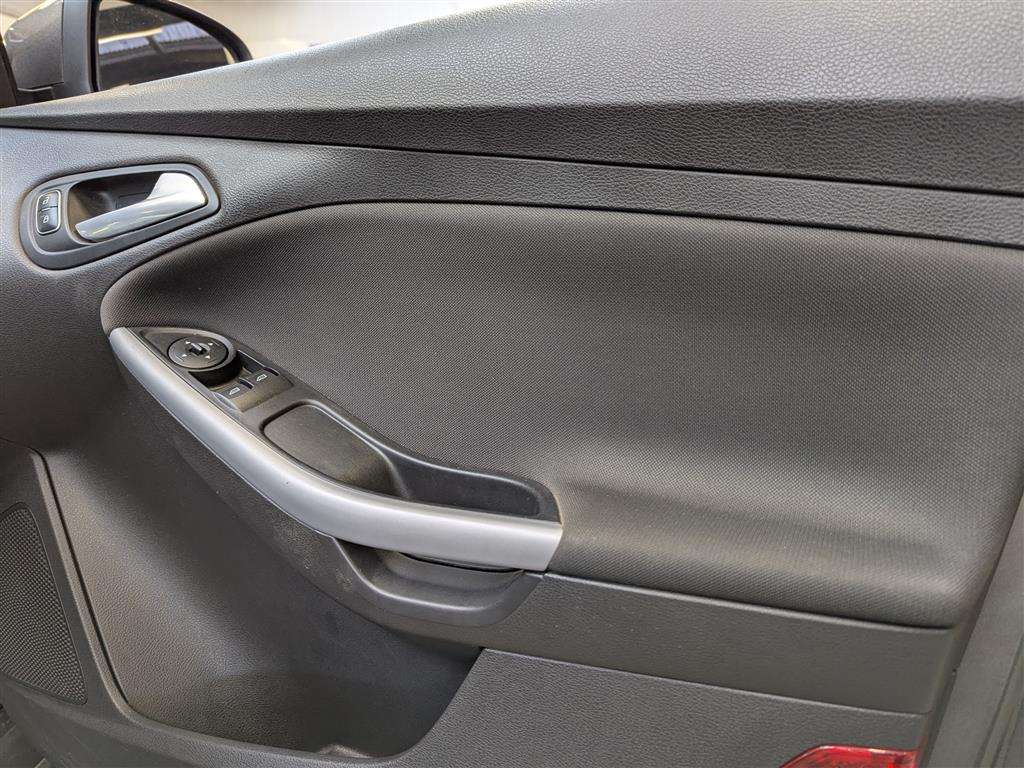 <p>2016 FORD FOCUS ZETEC</p>