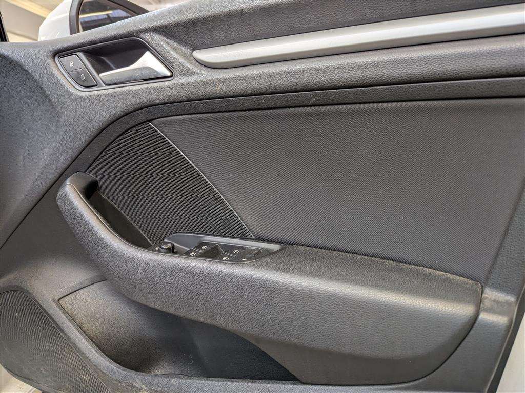 <p>2013 AUDI A3 SE TDI</p>