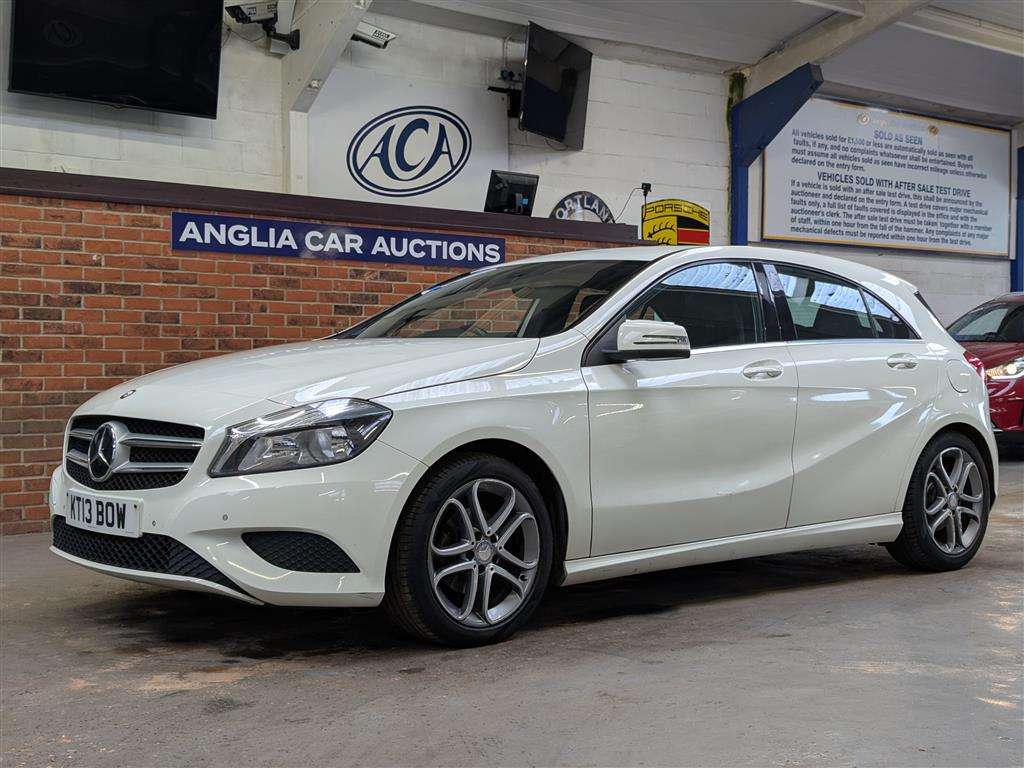 <p>2014 MERCEDES-BENZ A180 BLUEEFFICIENCY SPORT</p>