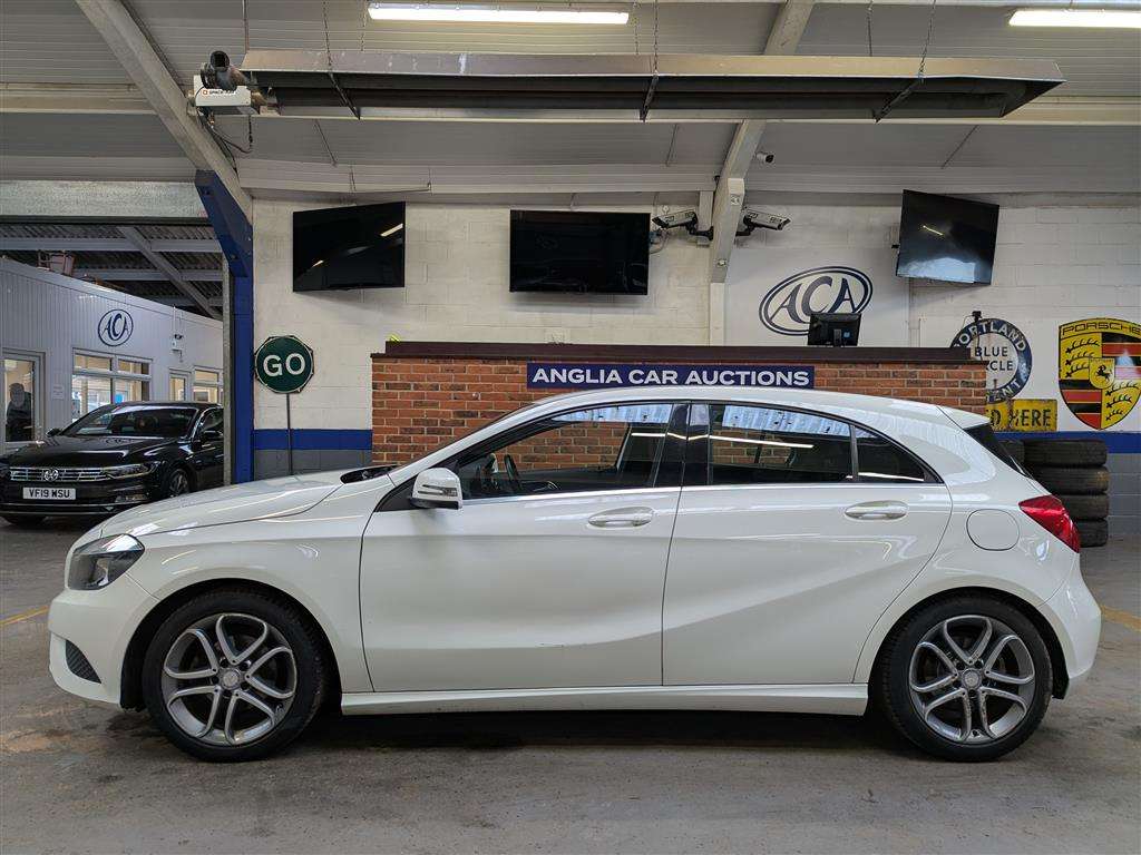 <p>2014 MERCEDES-BENZ A180 BLUEEFFICIENCY SPORT</p>