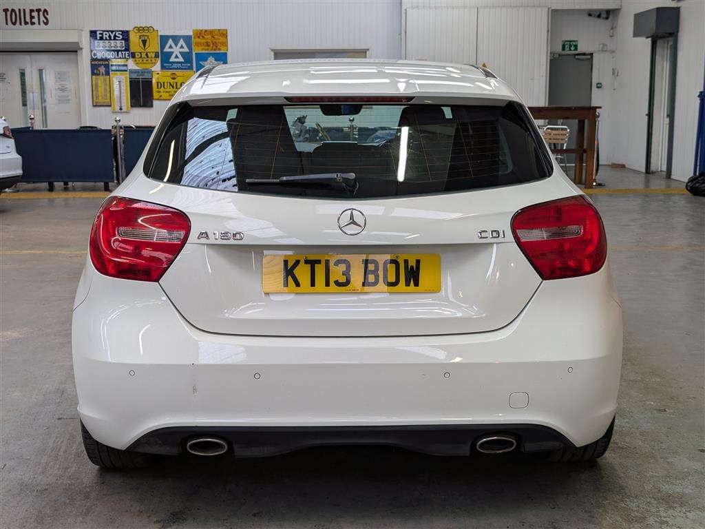<p>2014 MERCEDES-BENZ A180 BLUEEFFICIENCY SPORT</p>