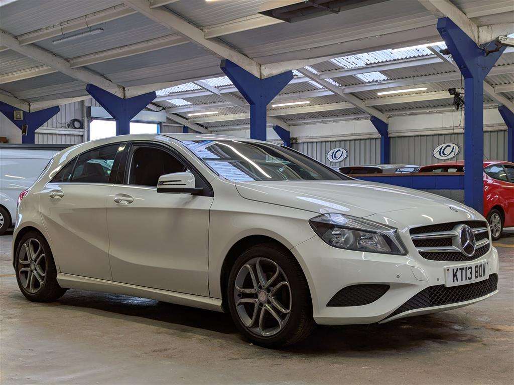 <p>2014 MERCEDES-BENZ A180 BLUEEFFICIENCY SPORT</p>