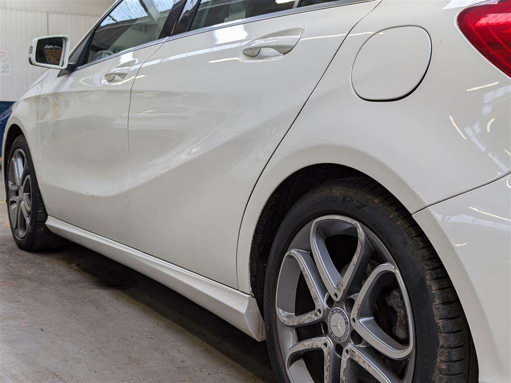 <p>2014 MERCEDES-BENZ A180 BLUEEFFICIENCY SPORT</p>