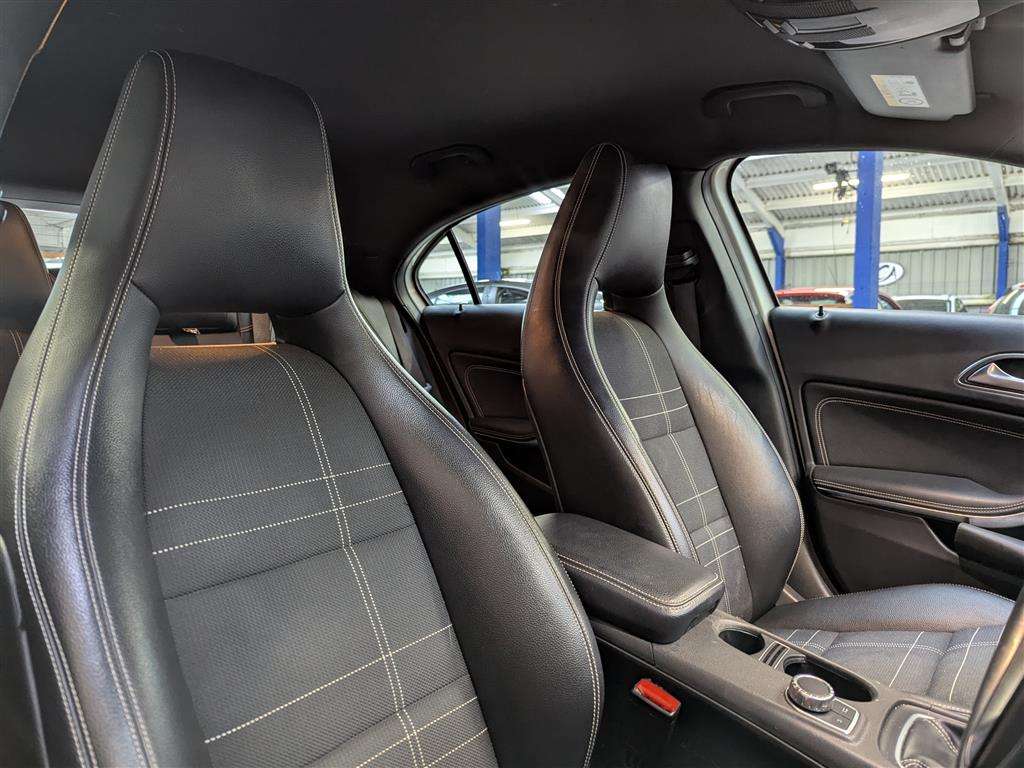 <p>2014 MERCEDES-BENZ A180 BLUEEFFICIENCY SPORT</p>