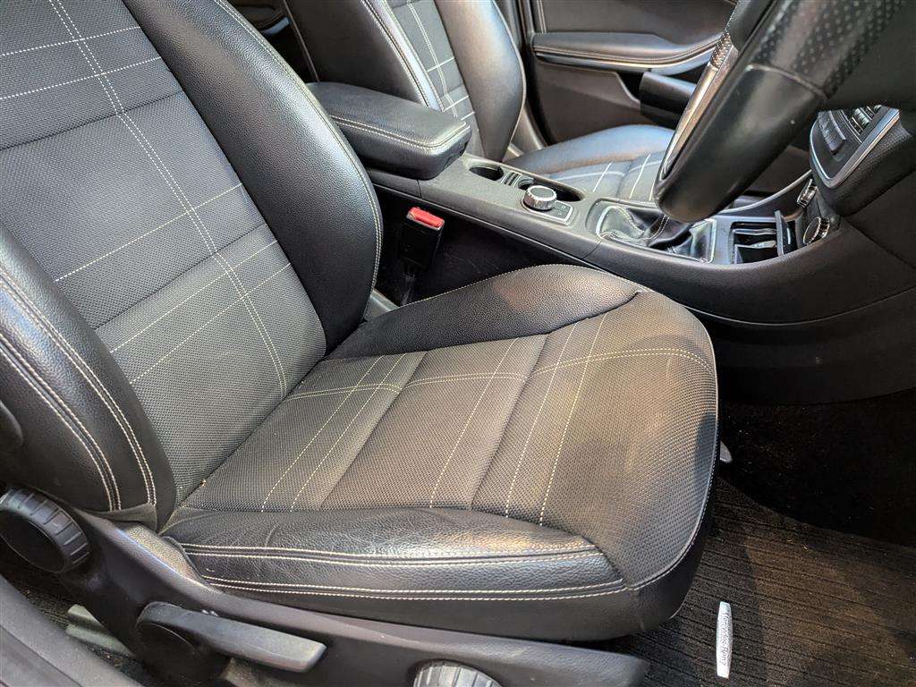 <p>2014 MERCEDES-BENZ A180 BLUEEFFICIENCY SPORT</p>