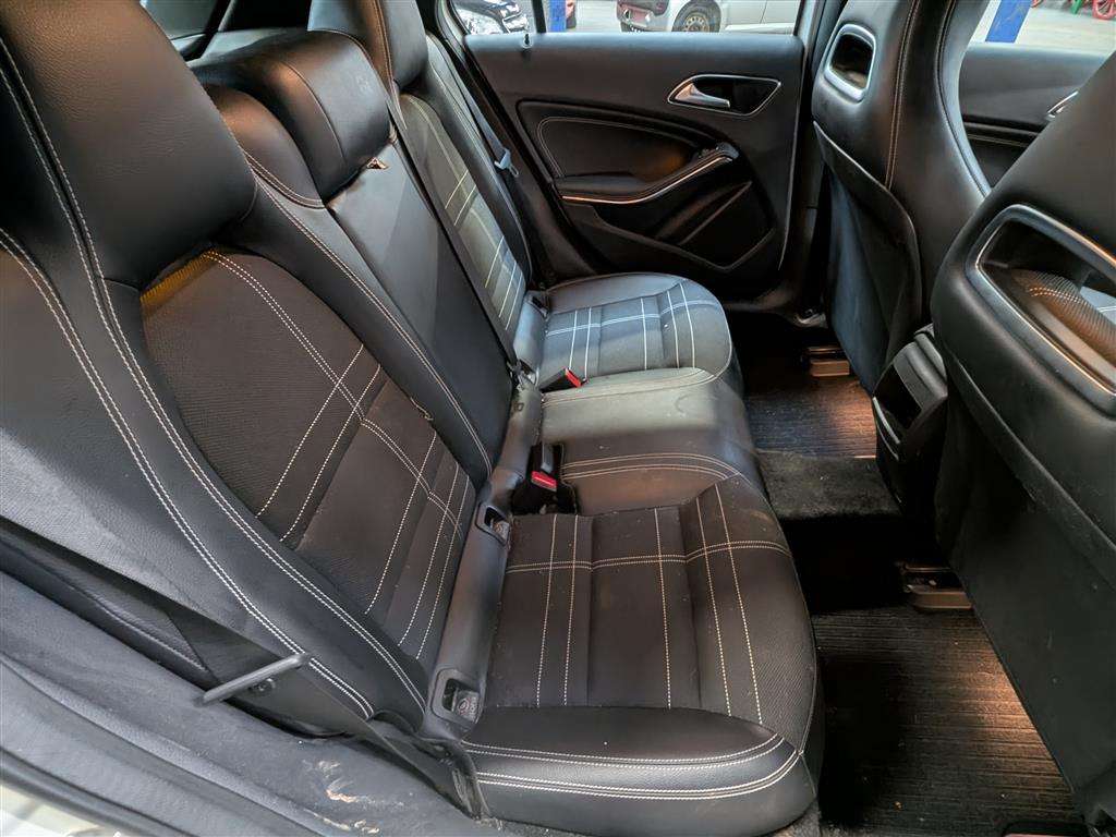 <p>2014 MERCEDES-BENZ A180 BLUEEFFICIENCY SPORT</p>