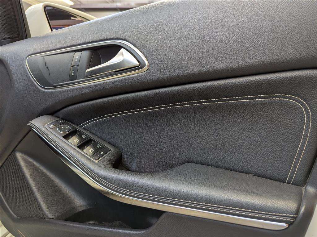 <p>2014 MERCEDES-BENZ A180 BLUEEFFICIENCY SPORT</p>