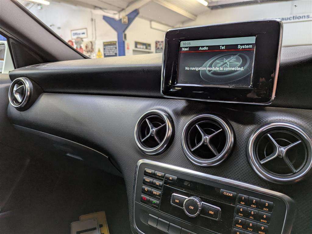<p>2014 MERCEDES-BENZ A180 BLUEEFFICIENCY SPORT</p>