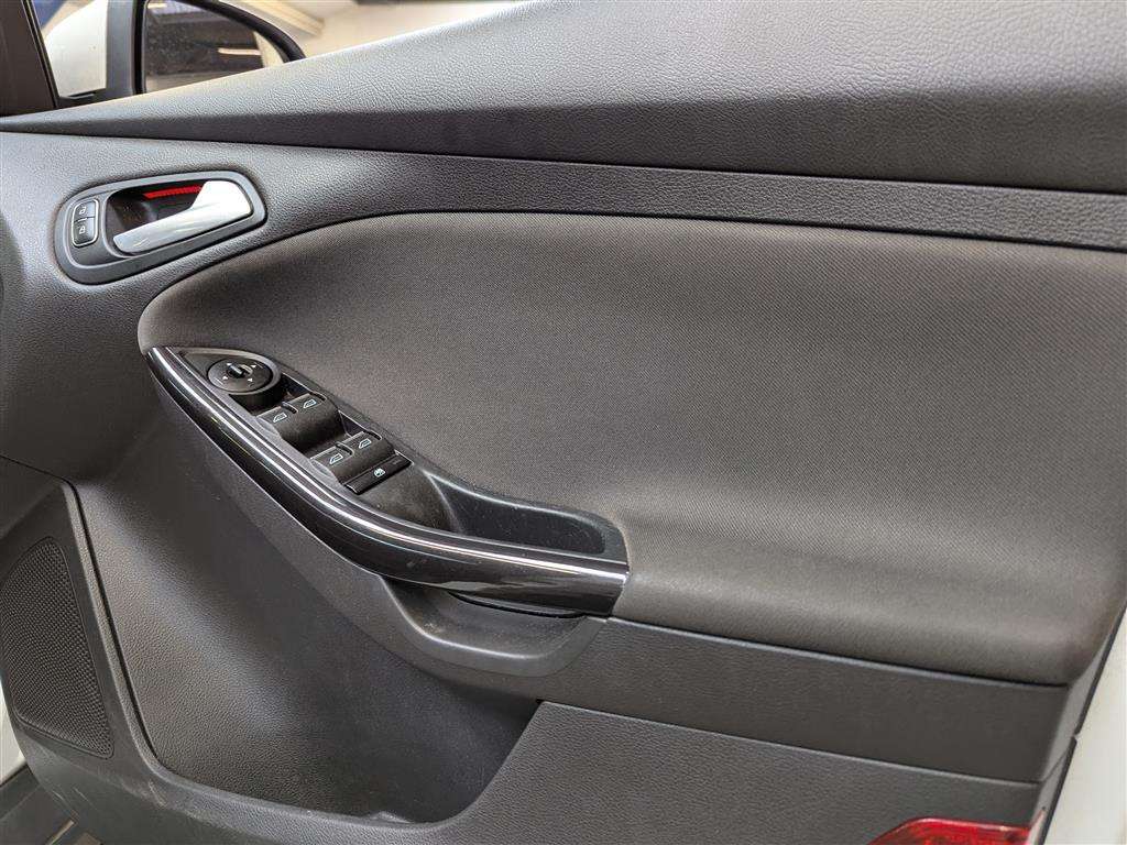 <p>2017 FORD FOCUS TITANIUM</p>