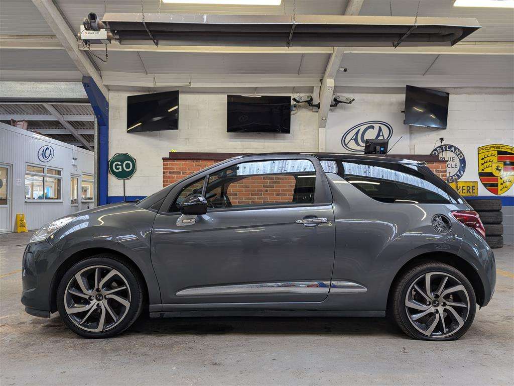 <p>2015 CITROEN DS3 DSTYLE + E-HDI</p>
