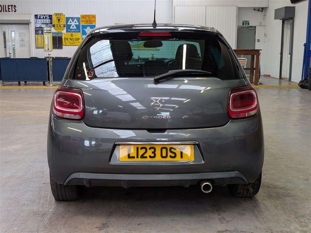 <p>2015 CITROEN DS3 DSTYLE + E-HDI</p>