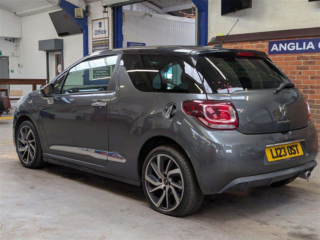 <p>2015 CITROEN DS3 DSTYLE + E-HDI</p>