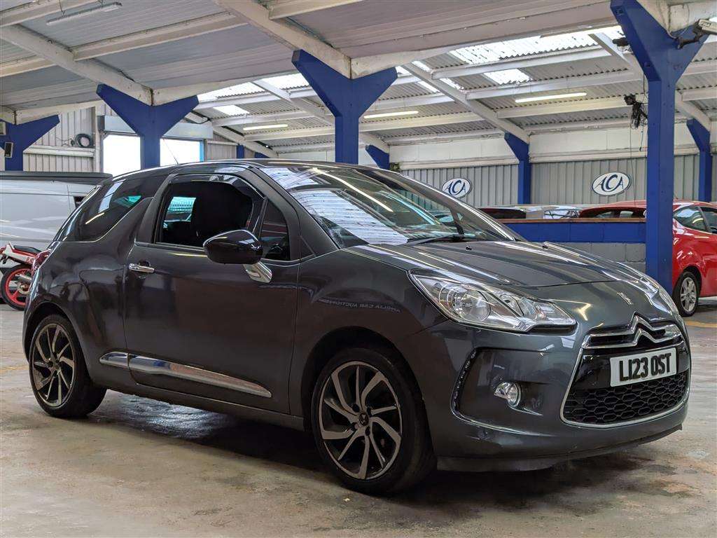 <p>2015 CITROEN DS3 DSTYLE + E-HDI</p>