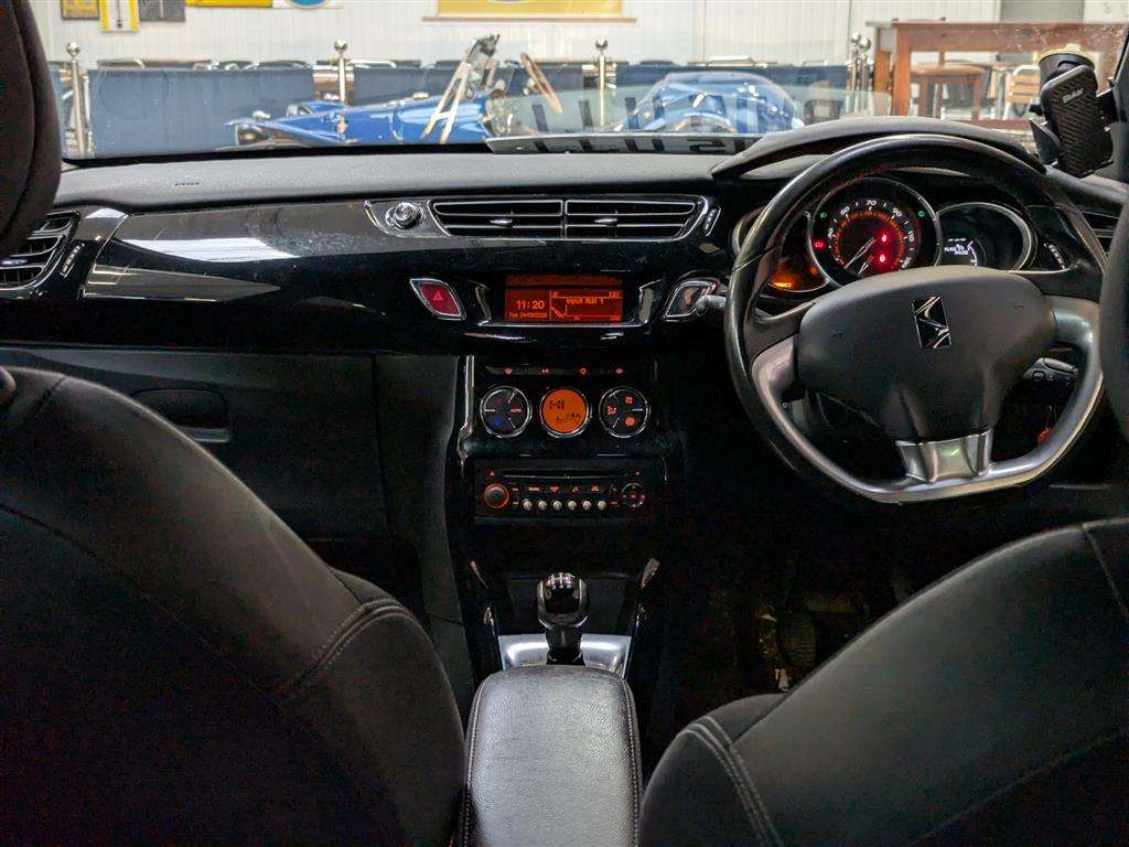 <p>2015 CITROEN DS3 DSTYLE + E-HDI</p>