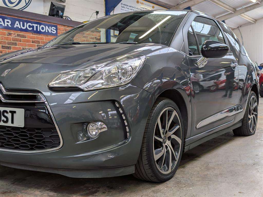 <p>2015 CITROEN DS3 DSTYLE + E-HDI</p>
