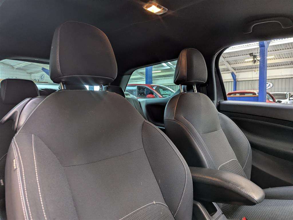 <p>2015 CITROEN DS3 DSTYLE + E-HDI</p>