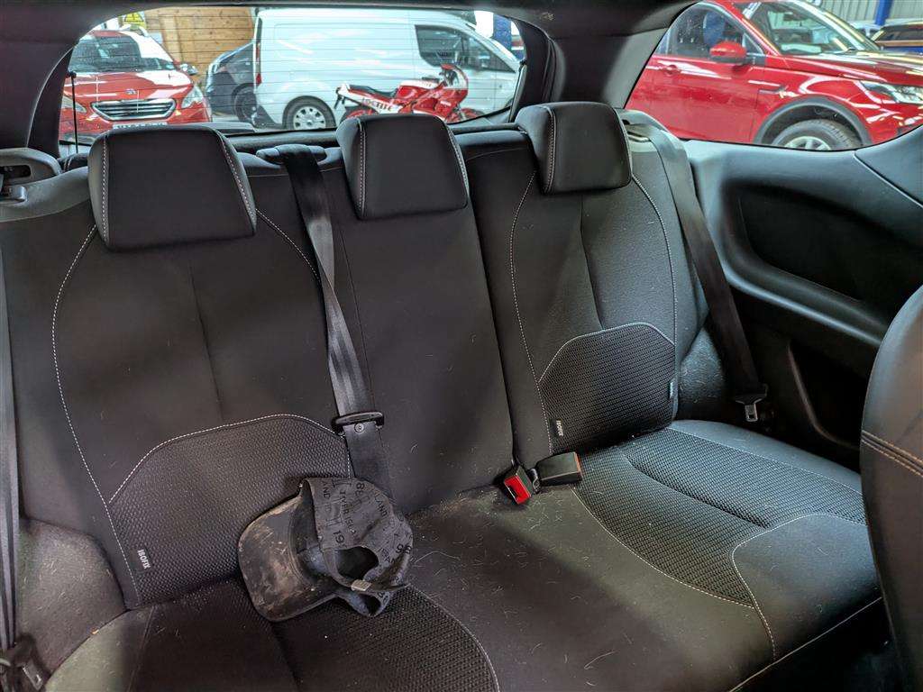 <p>2015 CITROEN DS3 DSTYLE + E-HDI</p>