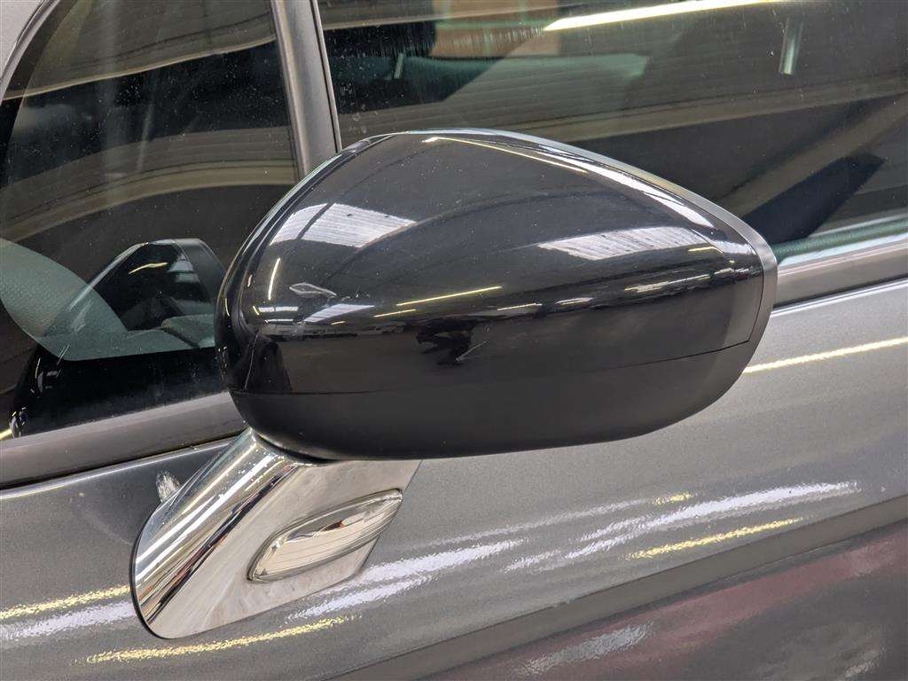 <p>2015 CITROEN DS3 DSTYLE + E-HDI</p>