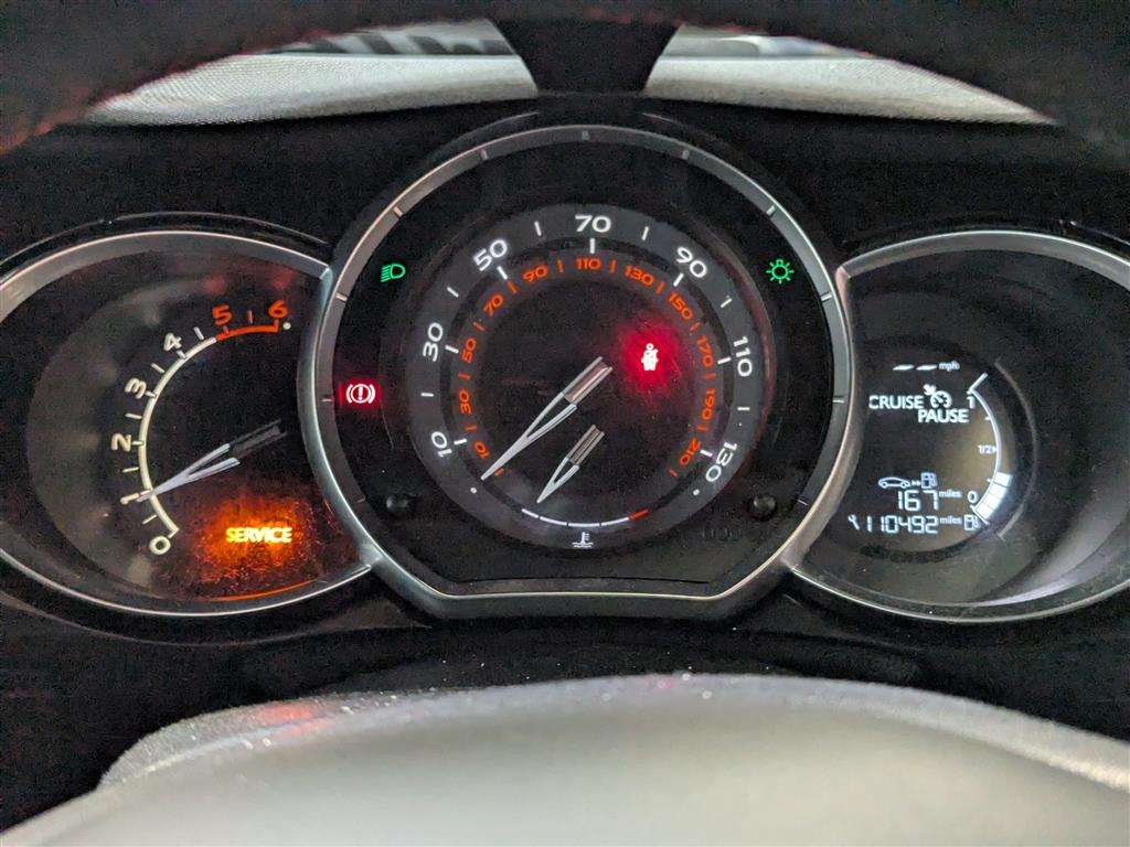 <p>2015 CITROEN DS3 DSTYLE + E-HDI</p>