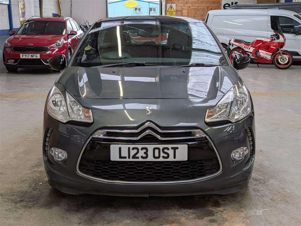 <p>2015 CITROEN DS3 DSTYLE + E-HDI</p>