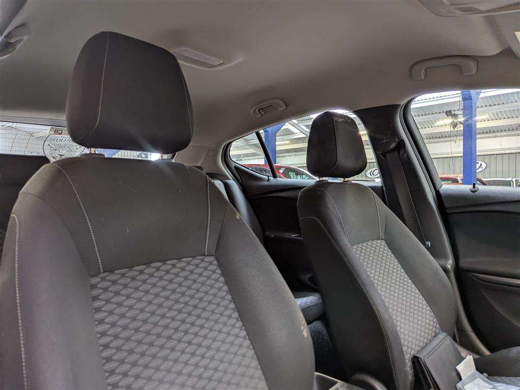 <p>2017 VAUXHALL ASTRA DESIGN TURBO</p>