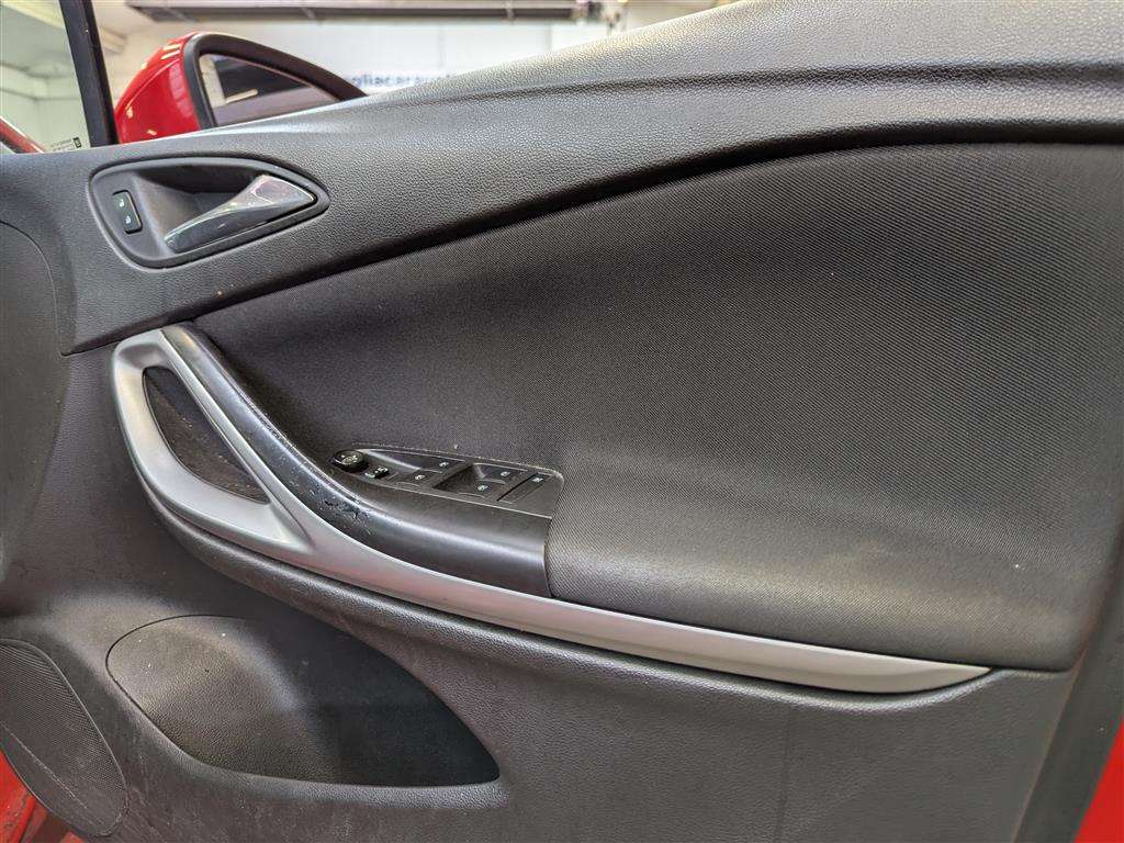 <p>2017 VAUXHALL ASTRA DESIGN TURBO</p>